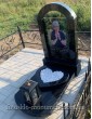 Невеликий пам'ятник з фотографією у склі