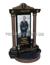 Пам'ятник військовому з колонами і фото на повний зріст