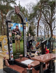 Пам'ятник військовому з фото під склом