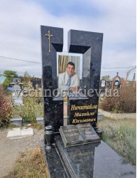 Пам'ятник із граніту з фотосклом