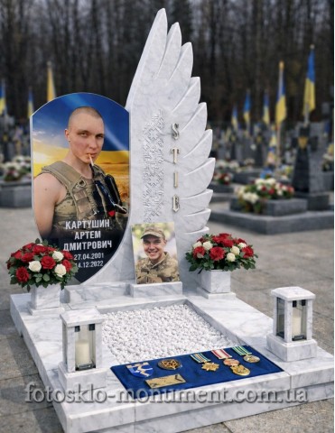 Пам’ятник захиснику України з фотосклом. Реальна установка, Київ, 2025