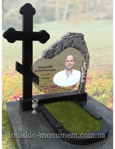 Пам'ятник зі скла і каменю з хрестом