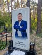 Памятник из черного гранита и белого мрамора с фотостеклом.