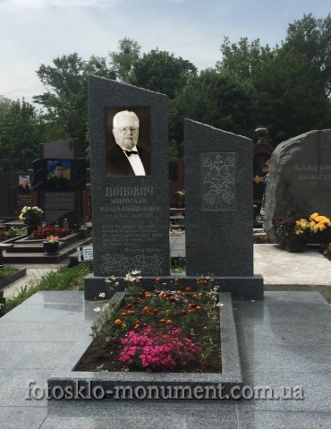 Пам'ятник из гранита з фото на склі 