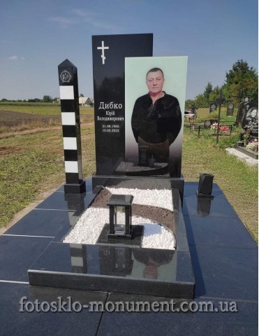 Пам'ятник військовому з фотосклом