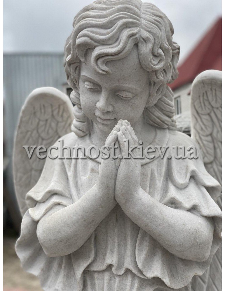 Статуя из мрамора Ангел на колене