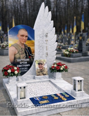 Пам’ятник захиснику України з фотосклом. Реальна установка, Київ, 2025