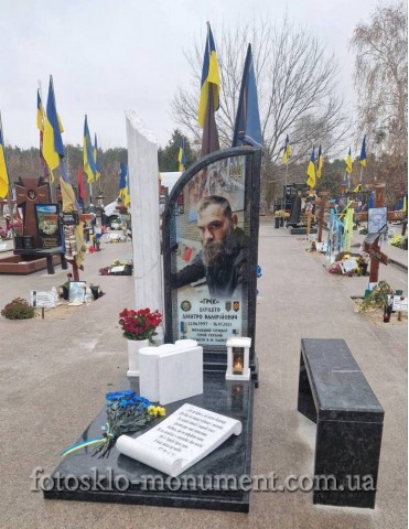 Пам'ятник військовому ЗСУ з фотосклом