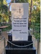 Памятник из черного гранита и белого мрамора с фотостеклом.