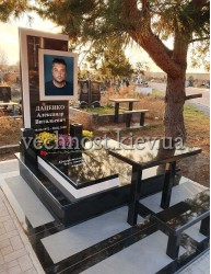 Пам'ятник для тата з портретом під склом
