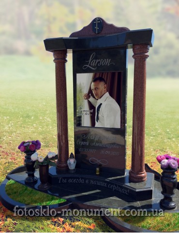 Пам'ятник з чорного і червоного граніту з фотографією в склі