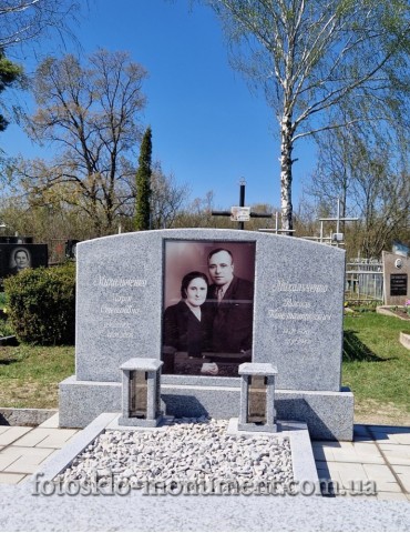 Двойной памятник с фотостеклом