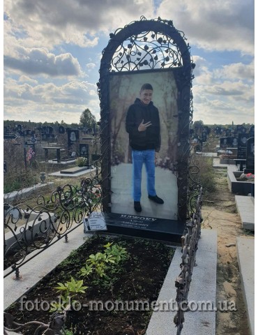 Памятник с фотостеклом в полный рост