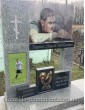 Пам'ятник із сірого граніту для футболіста