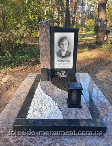 Пам'ятник для мами з фото під склом