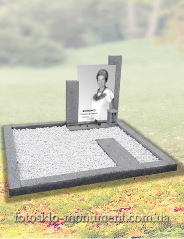 Пам'ятник із покостівського граніту з фото на склі 