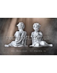 Скульптура ангела с воробушком Скульптура ангела с воробушком