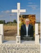 Памятник на двоих из белого мрамора с православным крестом и фотостеклом