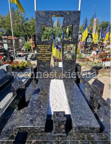 Памятник военному Козацкий Крест