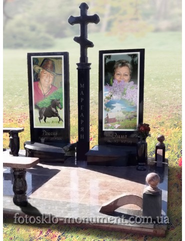 Пам'ятник з колажами в фотосклі