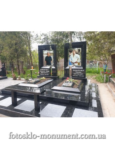 Пам'ятник сімейний на двох