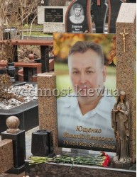 Подвійний пам'ятник із граніту з фотосклом Подвійний пам'ятник із граніту з фотосклом