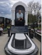 Современный памятник в форме арки с фото в стекле