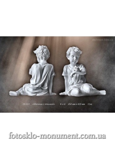 Скульптура ангела с воробушком