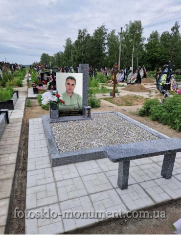 Пам'ятники із сірого граніту для батька