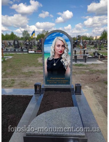 Пам'ятник Арка з кольоровим фотосклом