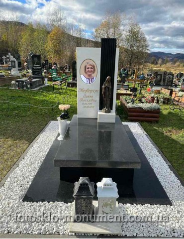 Пам'ятник для мами з фотосклом