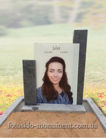 Пам'ятник із покостівського граніту з фото на склі 