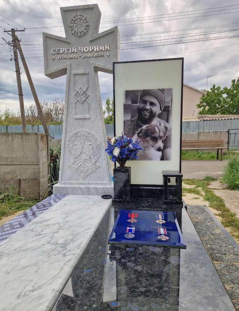 Пам'ятник Козацький Хресті з мармуру з фотосклом, військовому ЗСУ