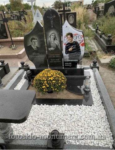 Пам'ятник для сім'ї з фотосклом