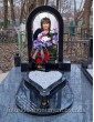 Памятник с аркой и фотографией в стекле