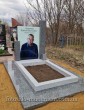 Памятник с большим двухсторонним фотостеклом