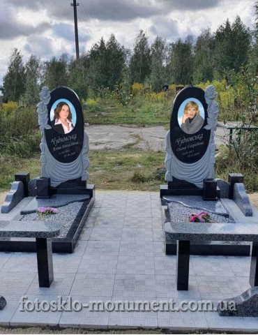 Пам'ятник з овальної фото у склі