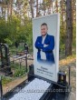 Памятник из черного гранита и белого мрамора с фотостеклом.