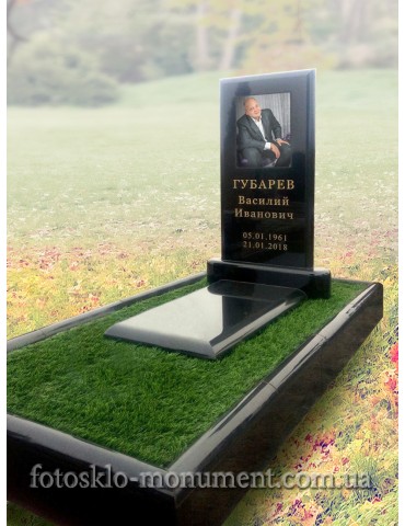 Пам'ятник з чорного граніту