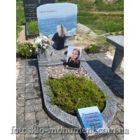 Небольшой памятник для девушки с фотостеклом